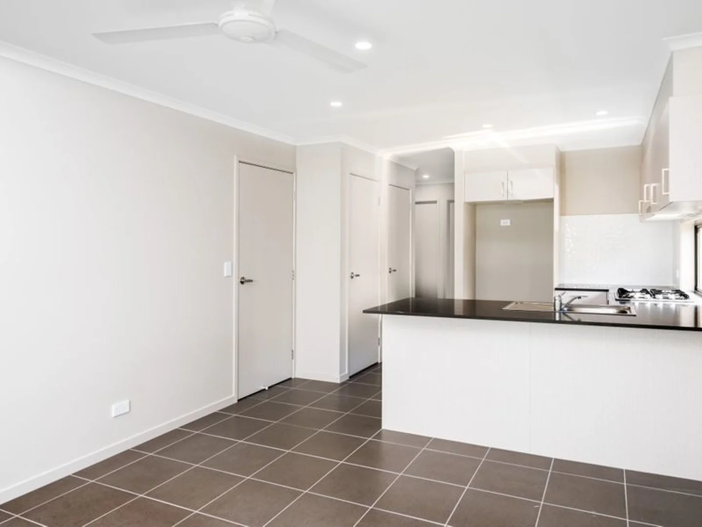 2/8 Capuchin Close, Dakabin QLD 4503 photo 5