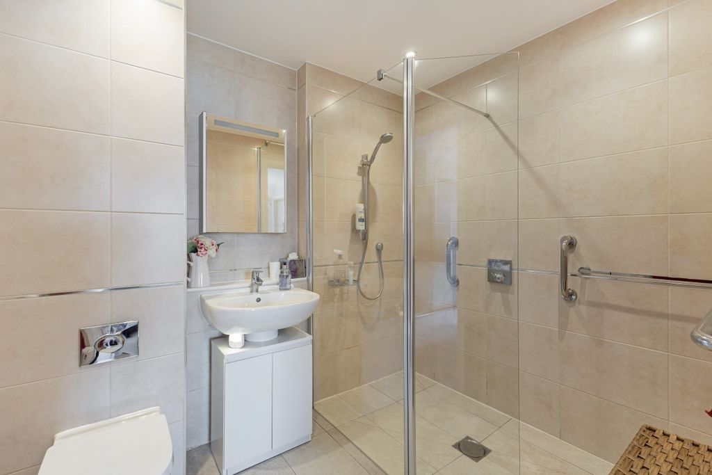 Additional image 8 of 2 bed flat for saleTempleton Road, Hungerford RG17
