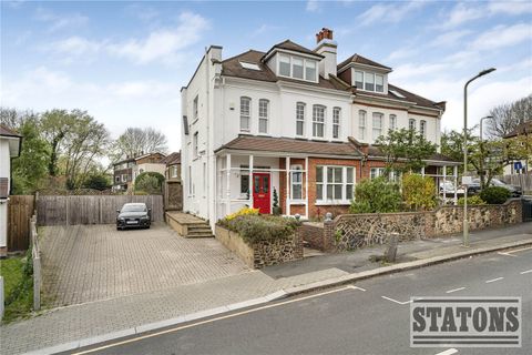 Fitzjohn Avenue, High Barnet, Hertfordshire EN5
