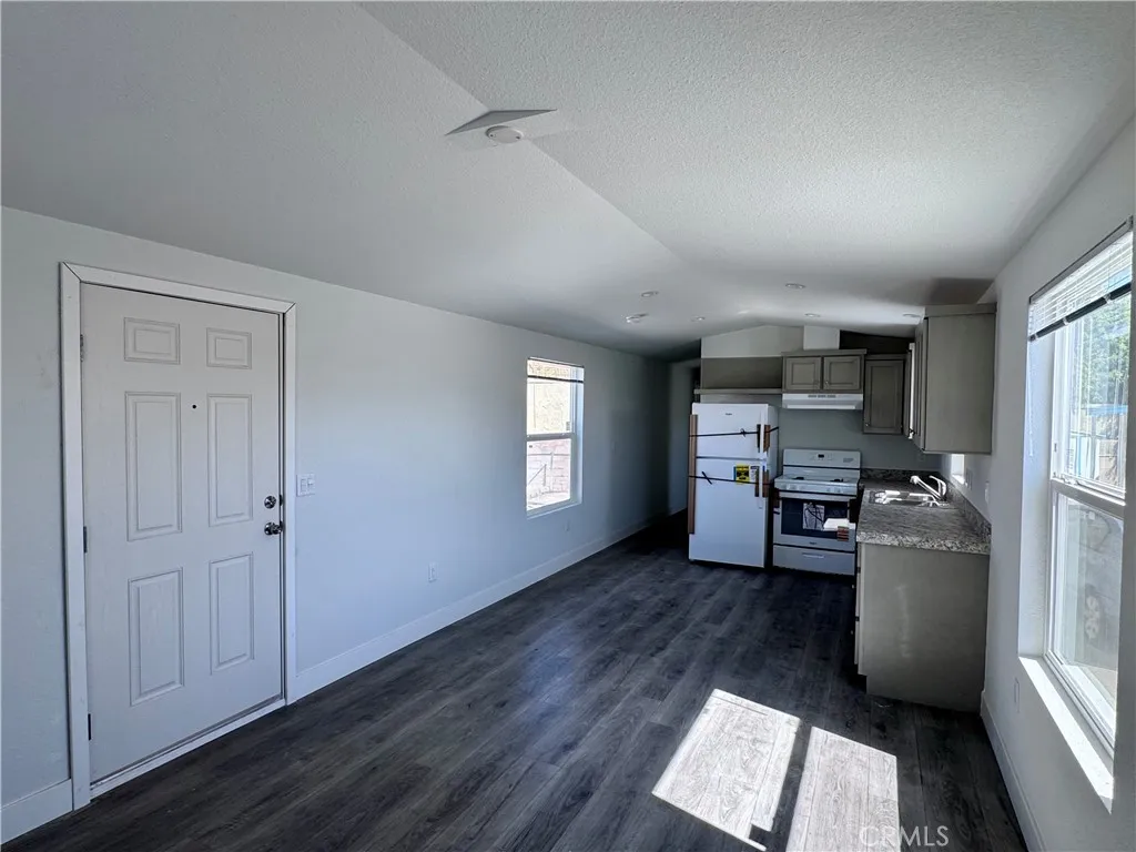 Additional image 19 of 17455 Marygold Avenue Unit 49, Bloomington, CA 92316