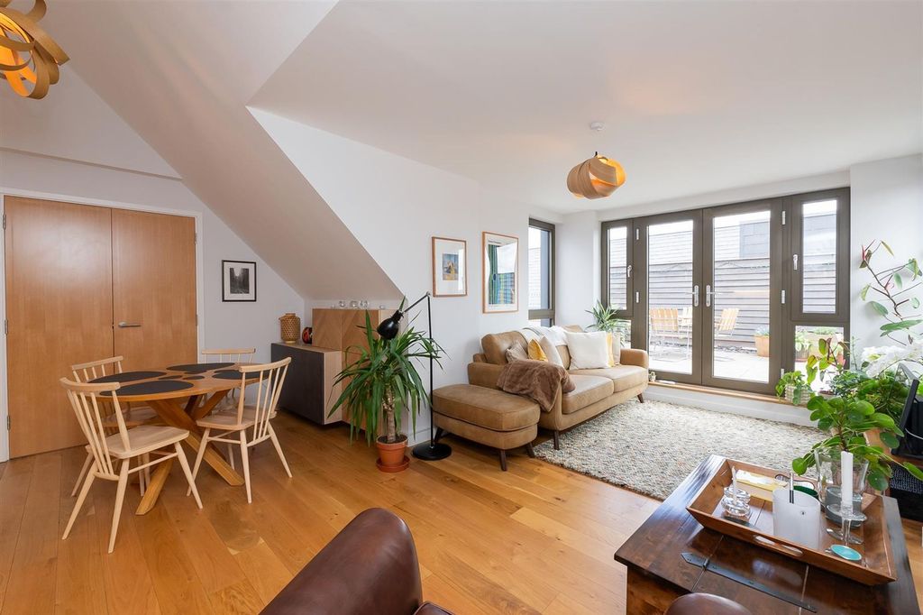 Additional image 7 of 3 bed flat for saleRope Walk, Hope Quay Rope Walk BS1