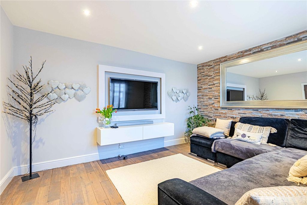 Additional image 5 of 3 bed semi-detached house for saleStanborough Avenue, Borehamwood, Hertfordshire WD6