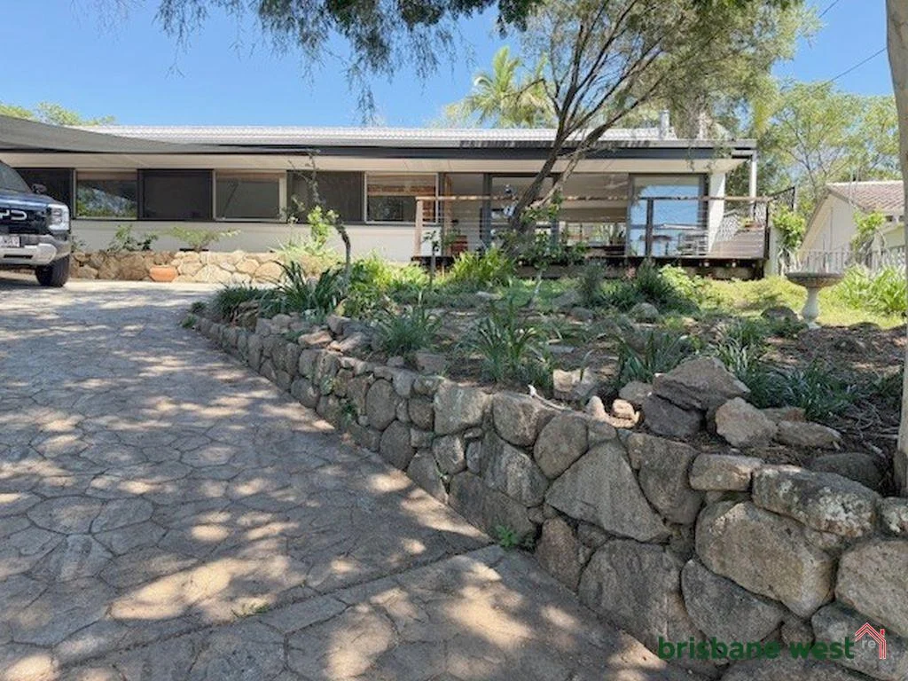 11 Oakington Street, Fig Tree Pocket QLD 4069