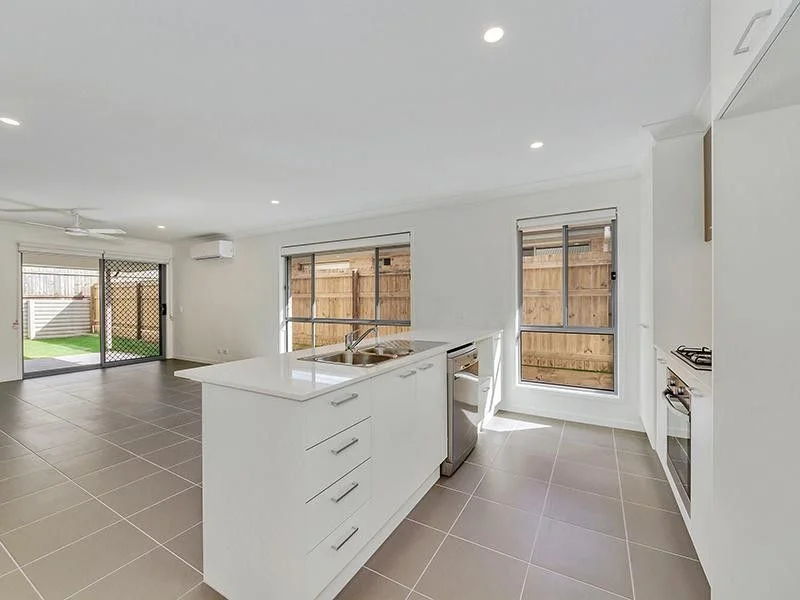 40 Shepherdson St, Dakabin QLD 4503 photo 2