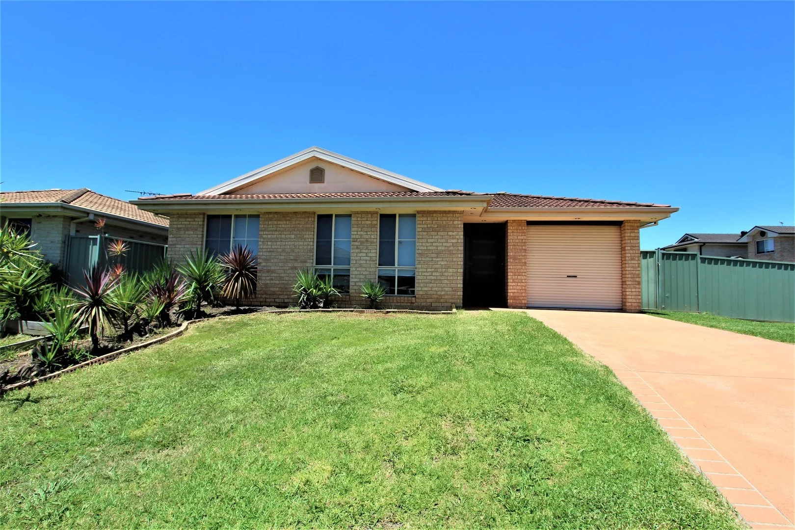 1 Palana Close, West Hoxton NSW 2171