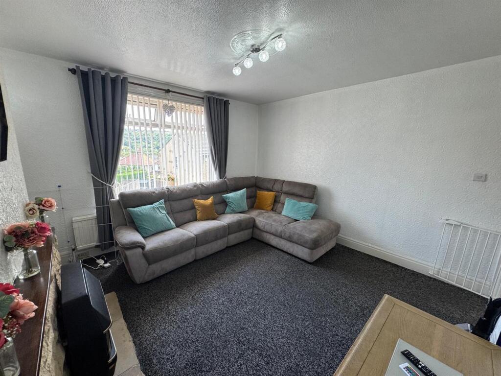 Exley Crescent, Keighley photo 5