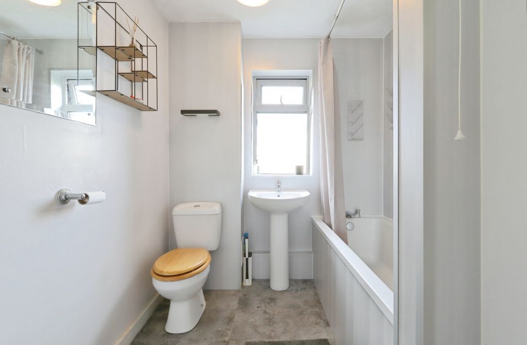 Additional image 13 of 1 bed flat for saleSt. Valery Drive, Stirling FK7