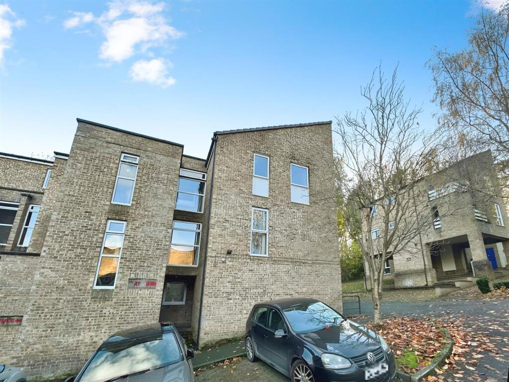 Frizley Gardens, Bradford