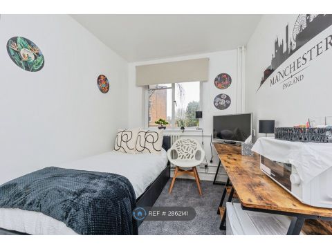 Demesne Road, Manchester M16, Room to rent