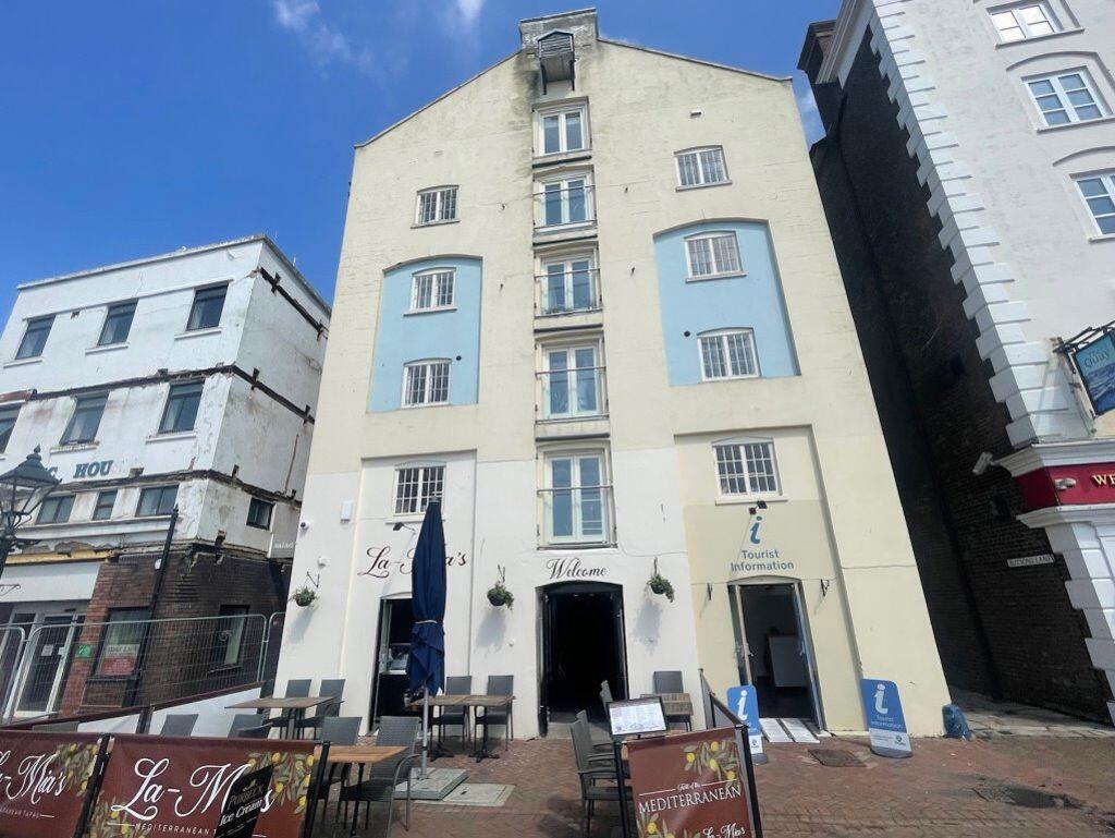 TWO DOUBLE BEDROOMS, Poole Quay- P04164