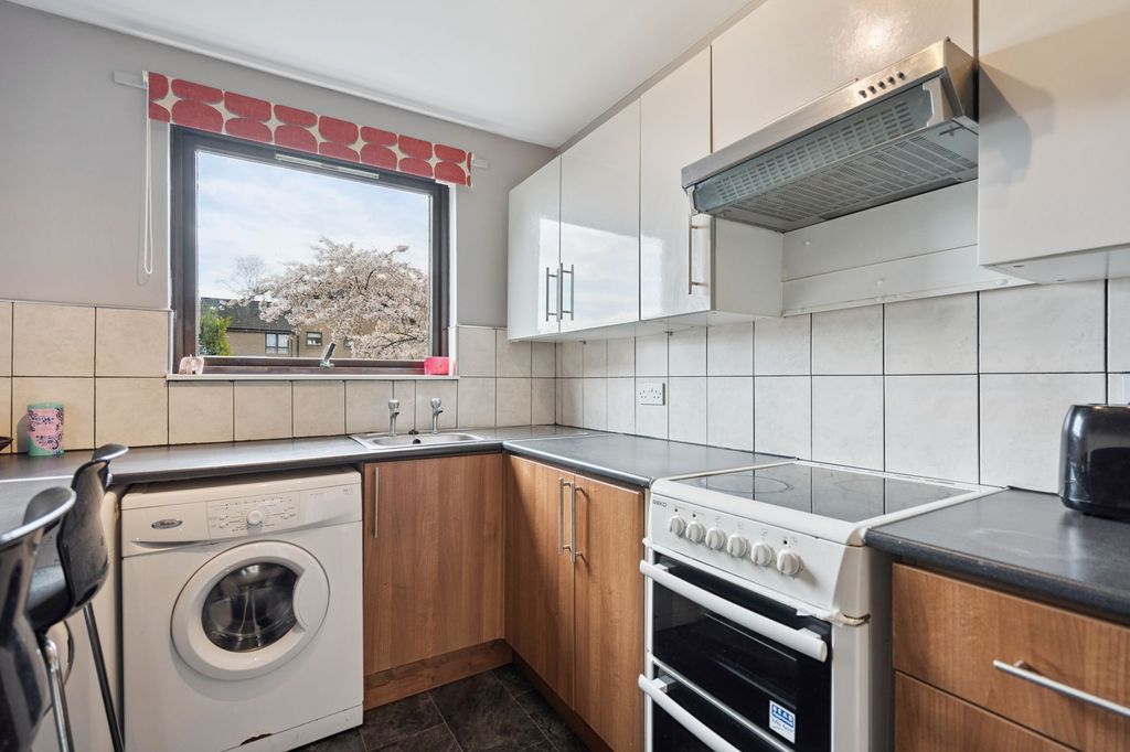 Additional image 5 of 2 bed flat for saleForthview, Stirling FK8