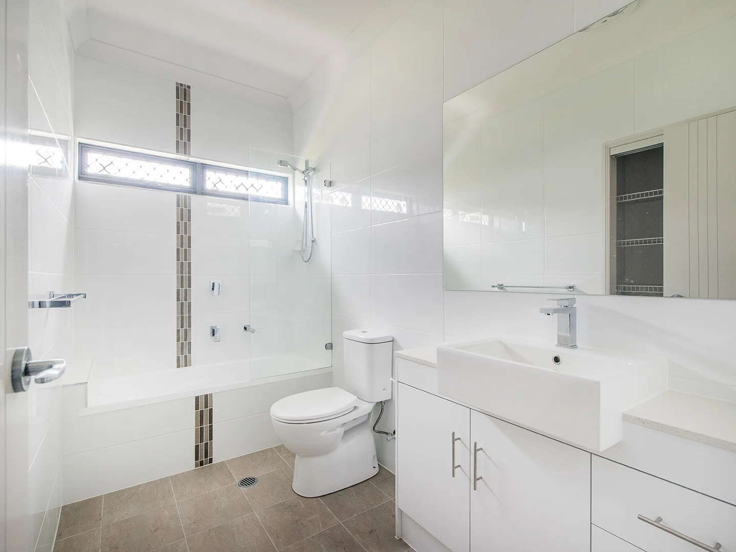 Additional image 10 of 2/8 Houthem St, Camp Hill QLD 4152