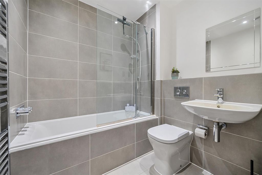 Additional image 8 of 2 bed flat for saleKestrel Court, Heron Way, Maidenhead SL6