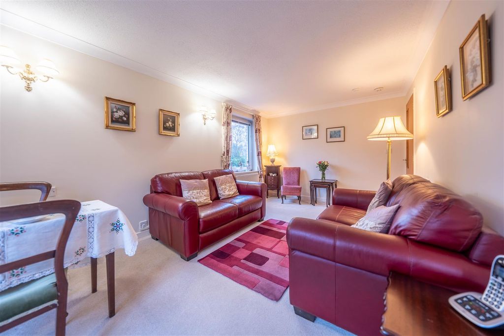 2 bed flat for saleWindsor Terrace, Perth PH2 photo 3
