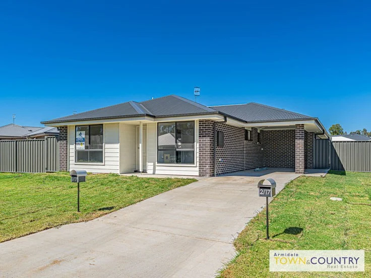 2/17 Sunrise Crescent, Armidale NSW 2350