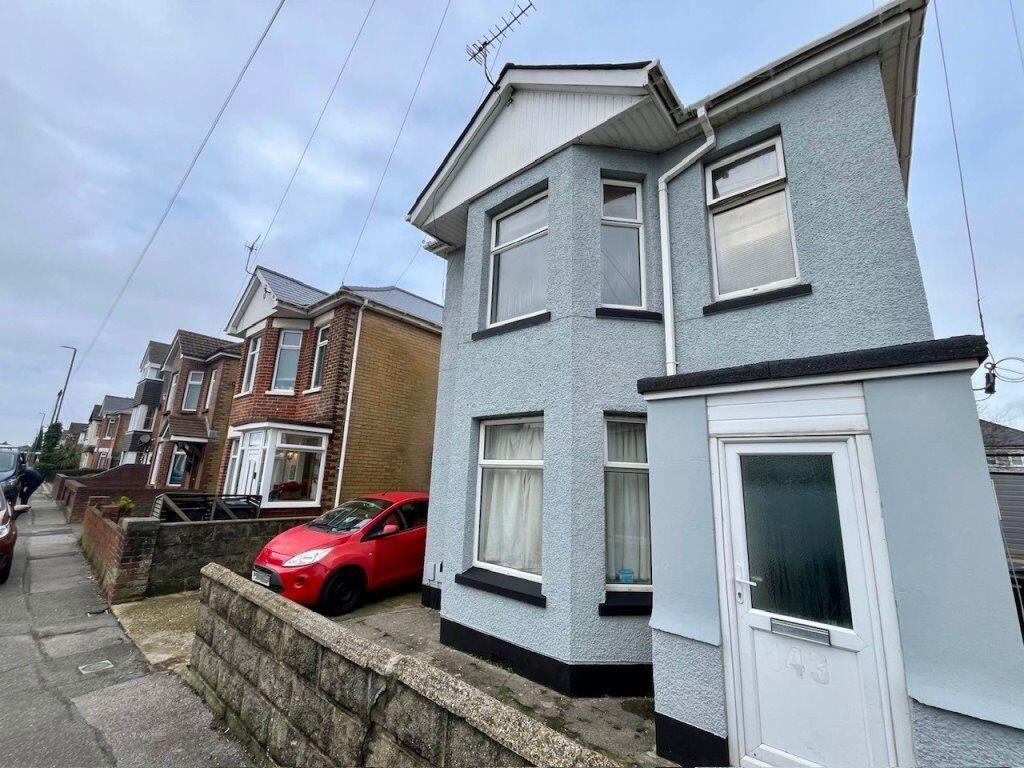 STUDENT SIX DOUBLE BEDROOM, ENSBURY PARK (p05573)