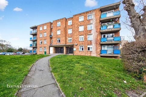 Waterfall Road, London N11