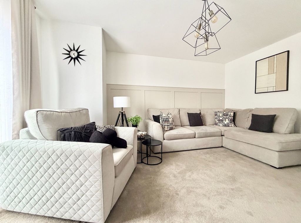 Additional image 4 of 2 bed flat for saleCrookston Court, Larbert FK5
