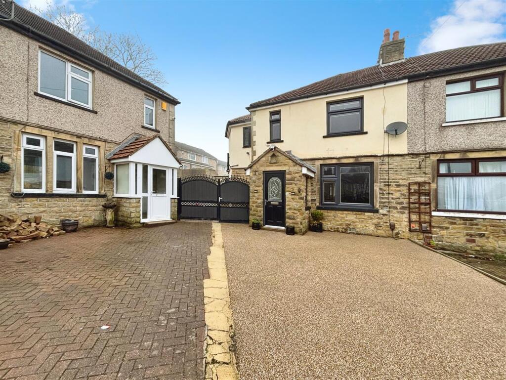 Hollybank Gardens, Bradford, BD7 4QR