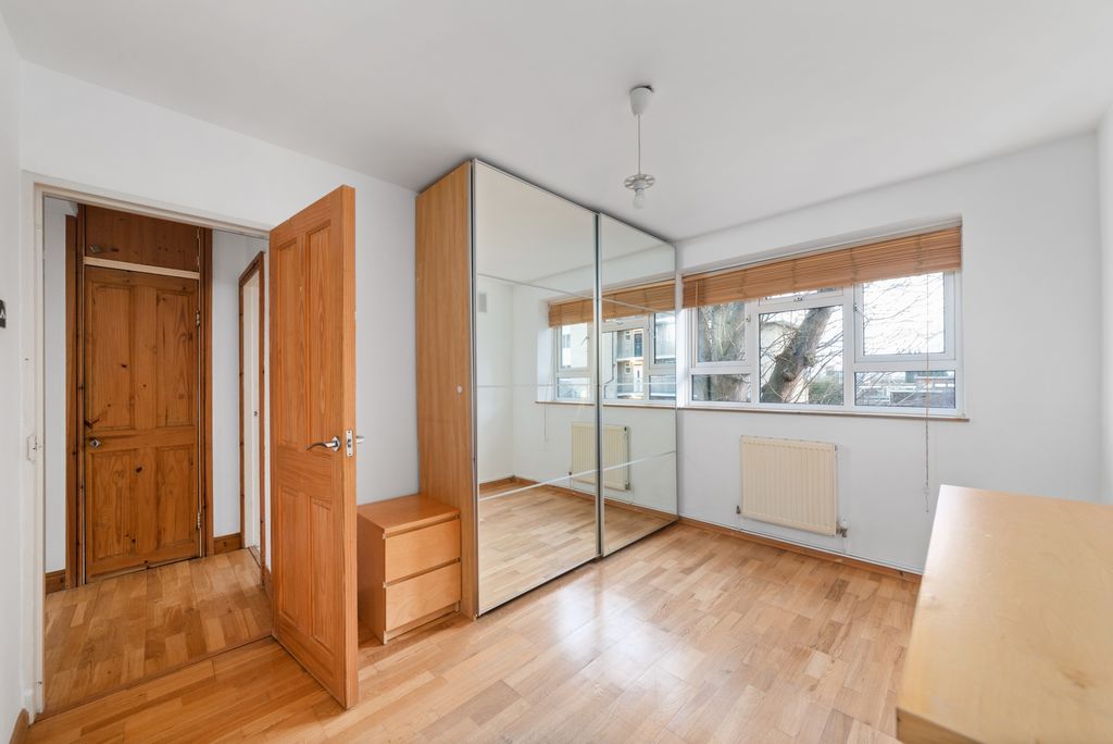 2 bed flat for saleWeydown Close, Southfields SW19 photo 4