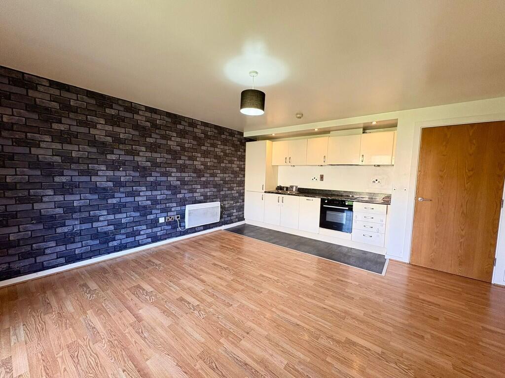 Peregrine Way, Bradford photo 3
