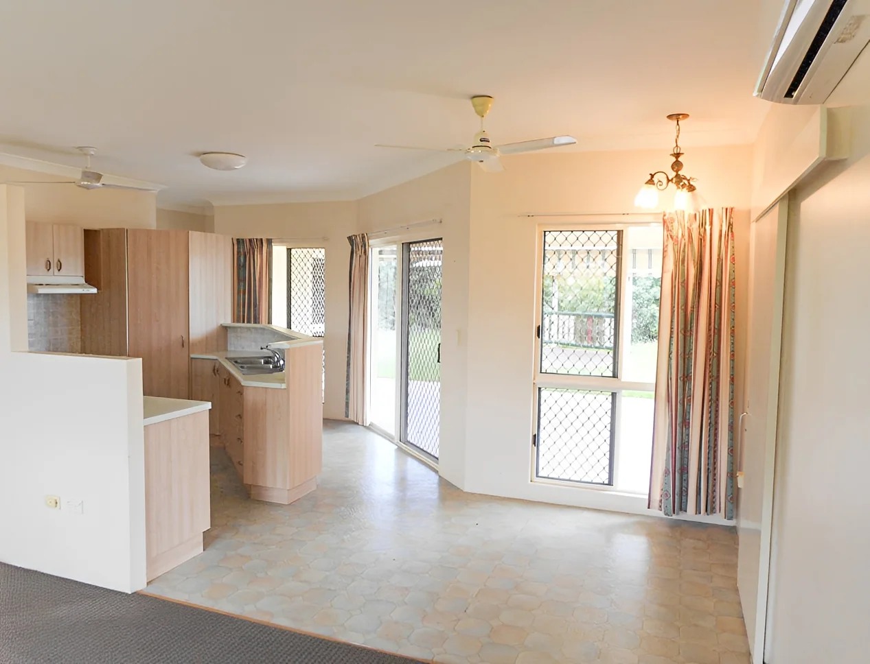 Additional image 3 of 31 Dalkeith Crescent, Mount Louisa QLD 4814