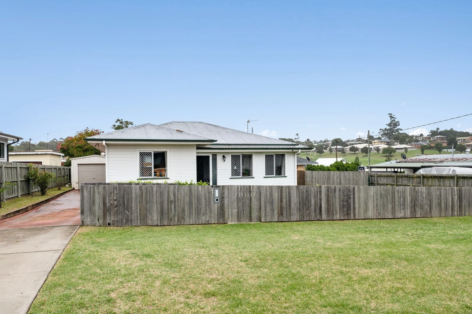 1 Kirklees Street, Newtown QLD 4350