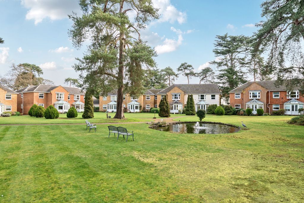 Additional image 4 of 2 bed flat for saleFairlawn, Hall Place Drive, Weybridge KT13
