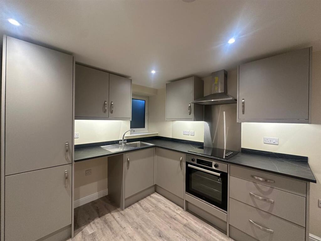 Oakworth Road, Keighley photo 4