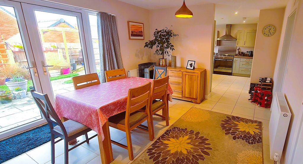 4 bed detached house for saleSparrow Crescent, Calne SN11