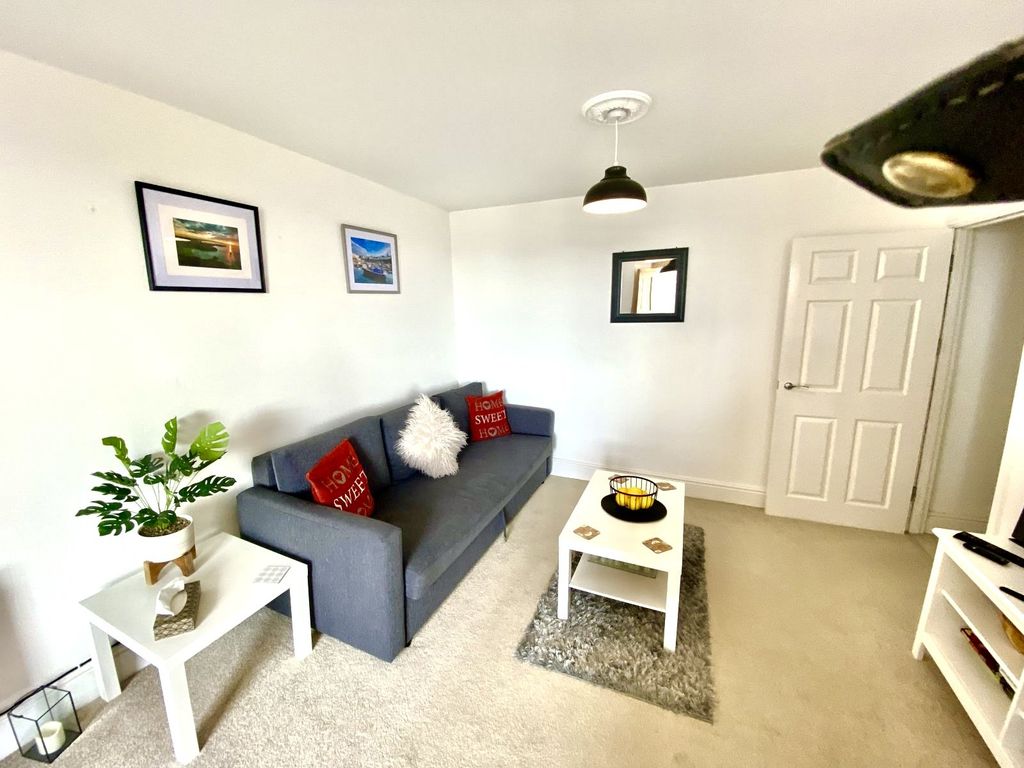 Additional image 4 of 1 bed flat for saleFlat 7 Northcliffe House, High Street, Tenby, Pembrokeshire SA70