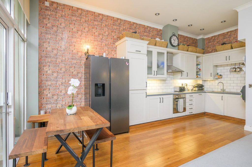 Additional image 4 of 2 bed flat for saleVictoria Bridge Road, Bath BA1