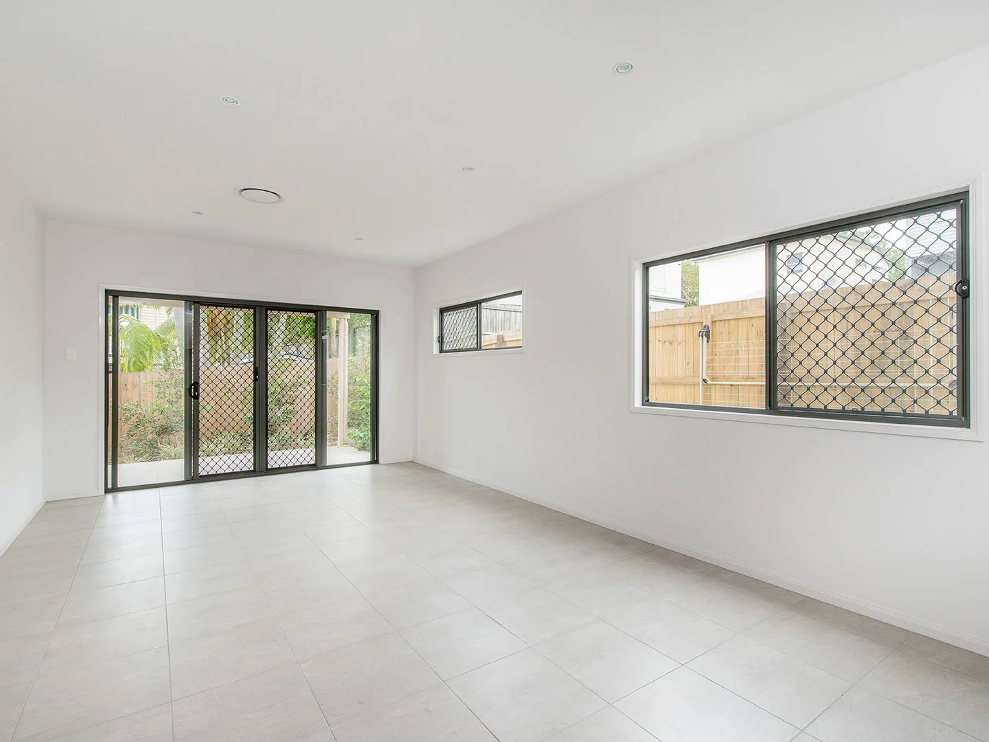 Additional image 4 of 2/8 Houthem St, Camp Hill QLD 4152