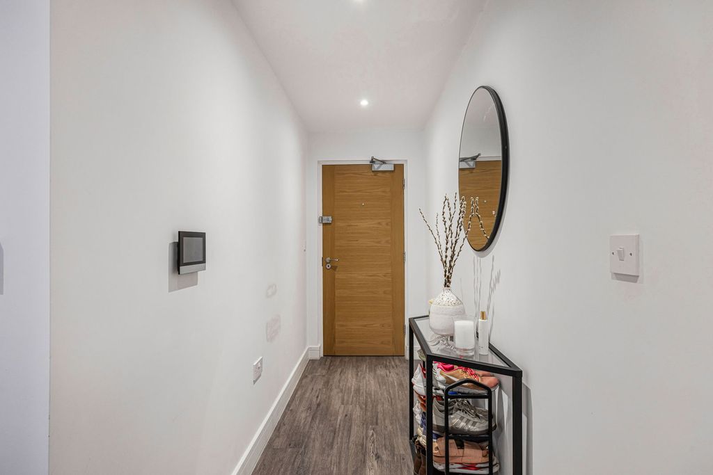 Additional image 3 of 2 bed flat for saleGloucester Place, Cheltenham, Gloucestershire GL52