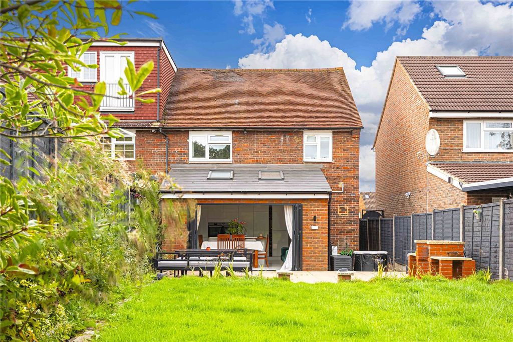 Additional image 17 of 3 bed semi-detached house for saleStanborough Avenue, Borehamwood, Hertfordshire WD6