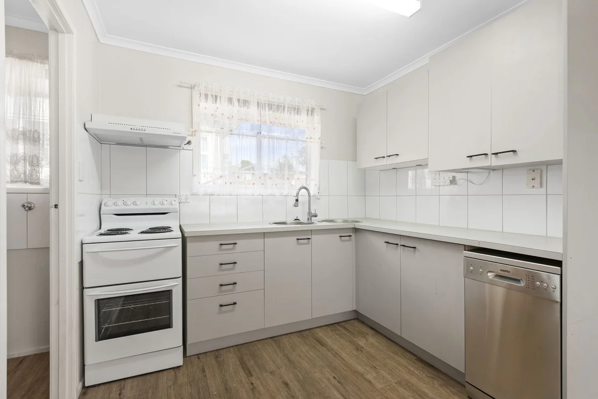 Additional image 3 of 2/373 Tor Street, Newtown QLD 4350