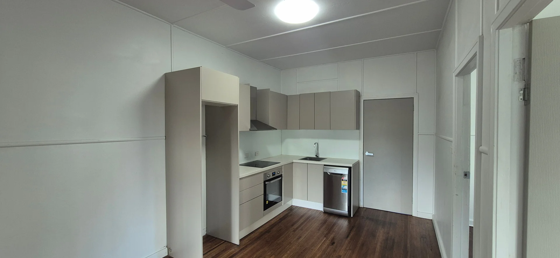 2/16 Queen St, North Mackay QLD 4740 photo 3