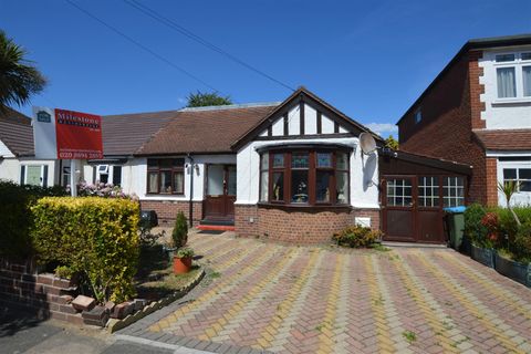 Lyndhurst Avenue, Whitton TW2