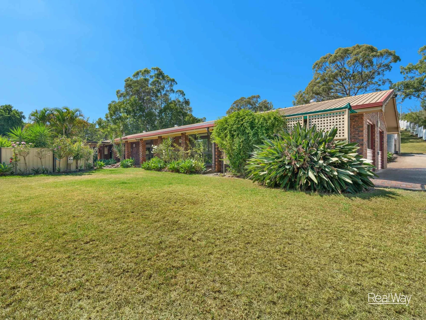 7 Sylvan Court, Glenvale QLD 4350 photo 2