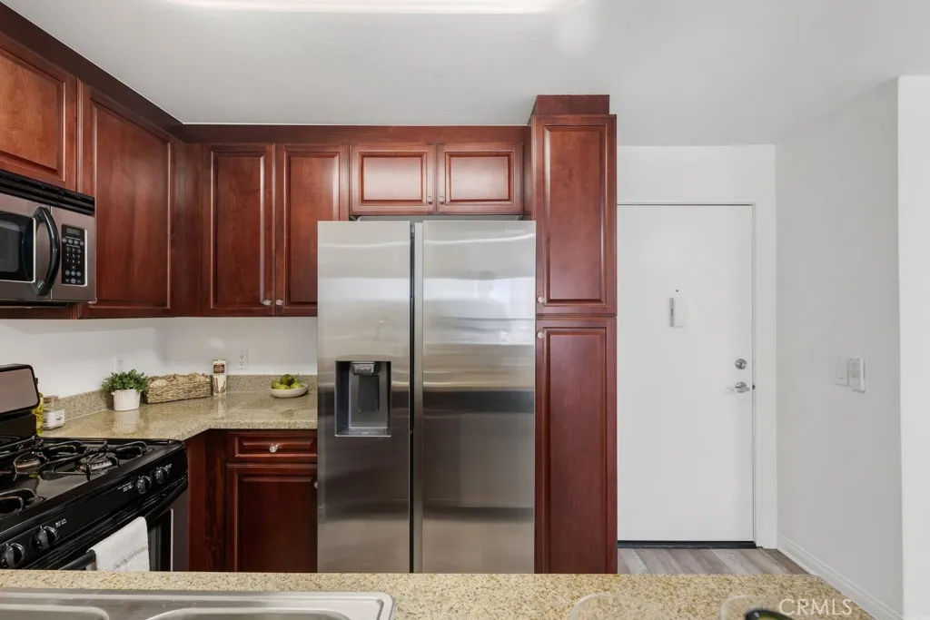 Additional image 13 of 21500 Burbank Blvd Unit 316, Woodland Hills, CA 91367