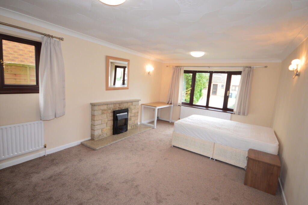 Drew Close, Talbot Village photo 4