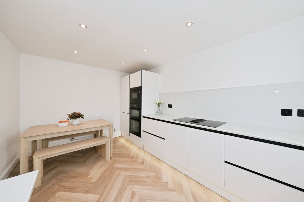 Additional image 5 of 4 bed semi-detached house for salePennington Way, Nottingham NG15
