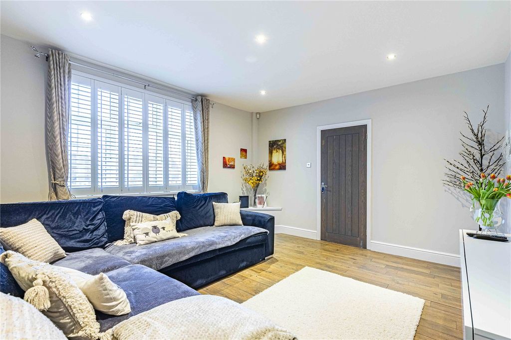 Additional image 7 of 3 bed semi-detached house for saleStanborough Avenue, Borehamwood, Hertfordshire WD6