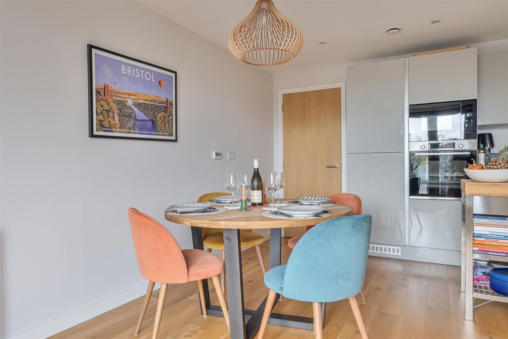 Additional image 7 of 3 bed flat for saleHope Quay, Wapping Wharf BS1