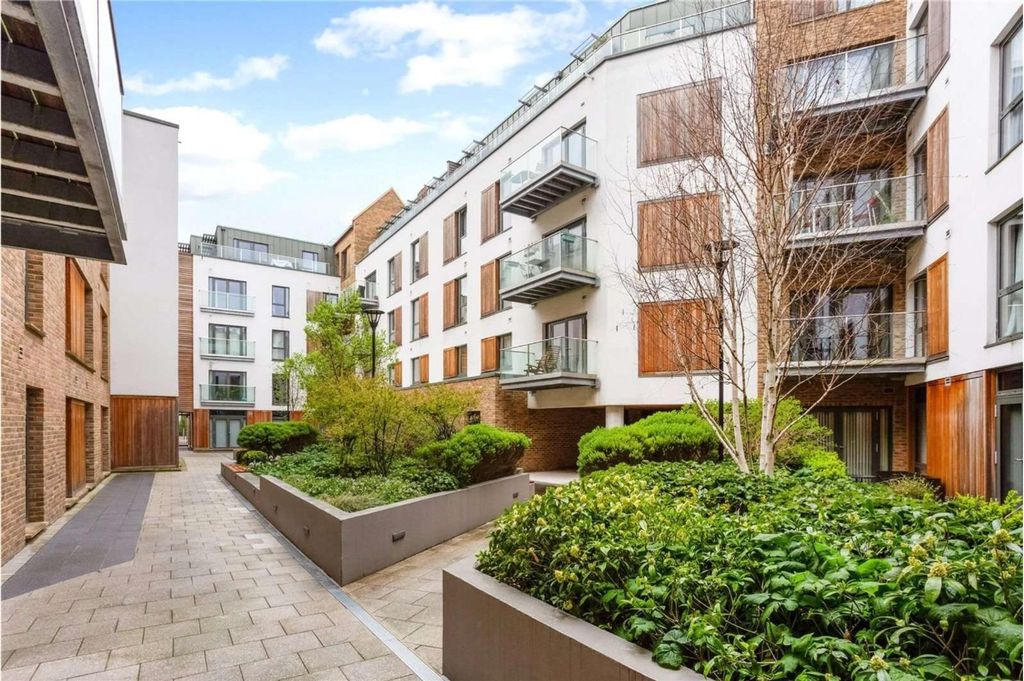 Additional image 5 of 2 bed flat for saleGaol Ferry Steps, Bristol BS1