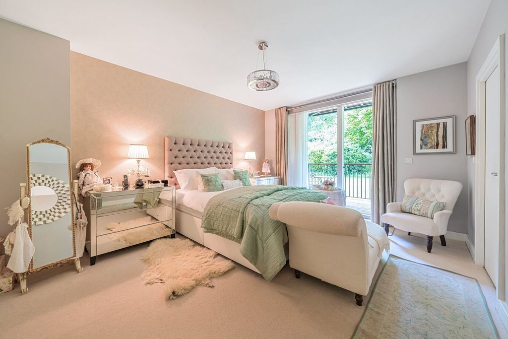 Additional image 5 of 3 bed flat for saleCliveden Gages, Taplow, Buckinghamshire SL6