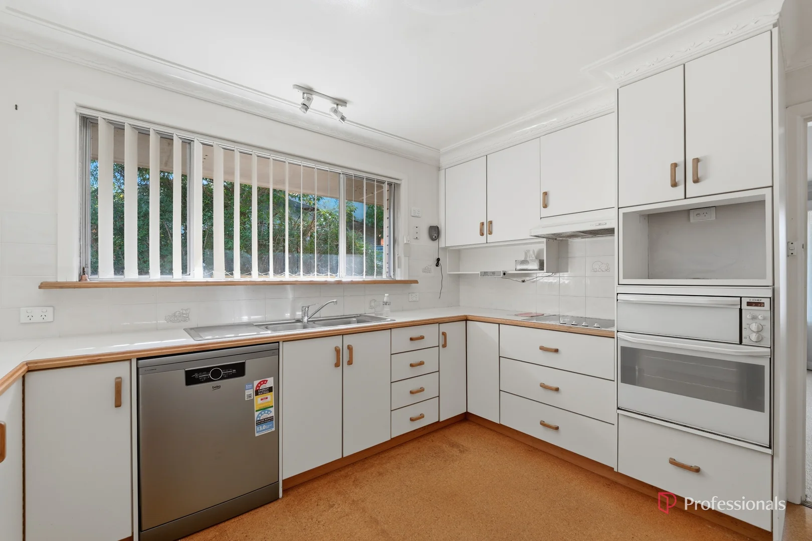 28 White Avenue, Armidale NSW 2350 photo 2