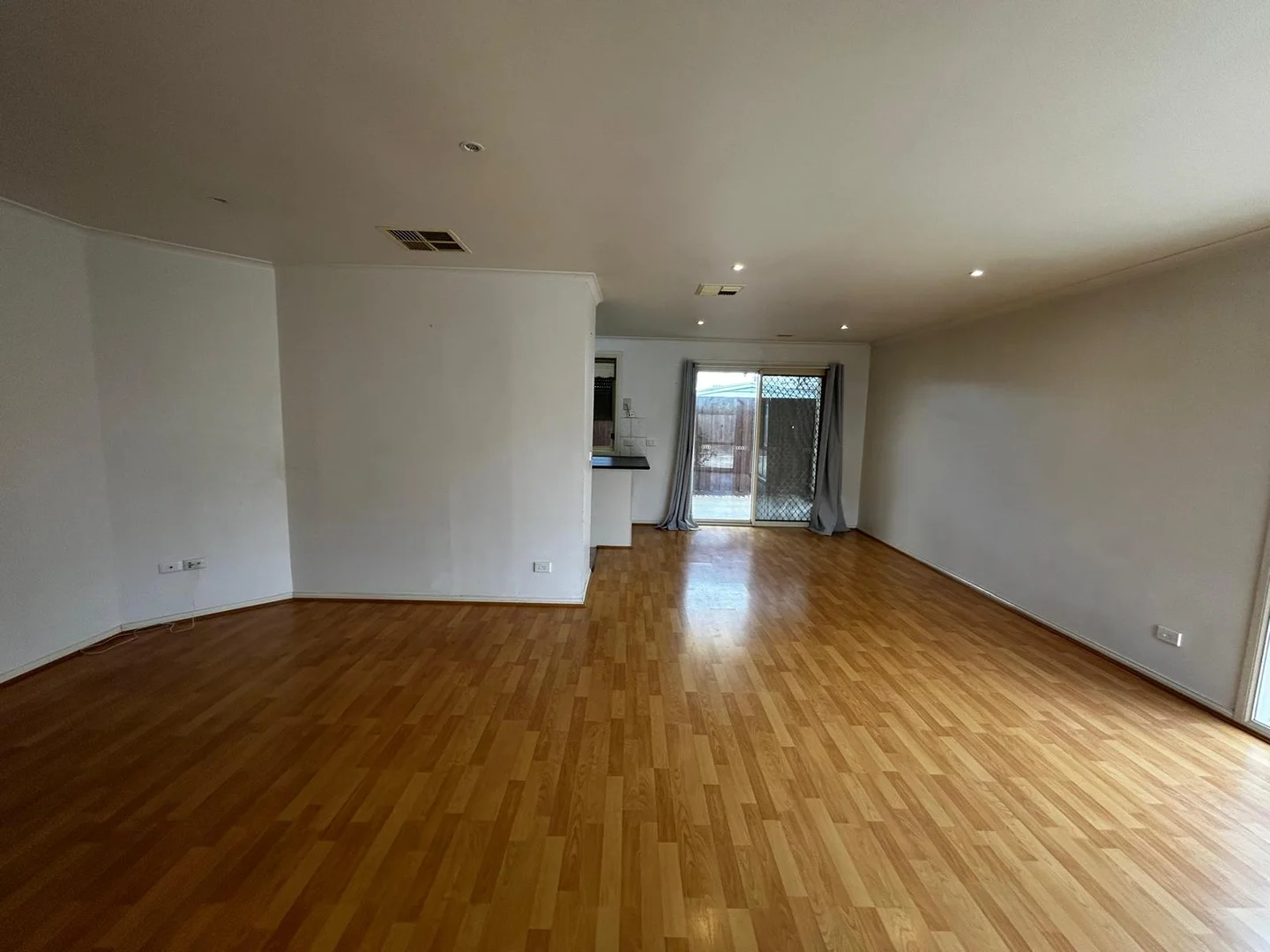 3/6-8 STRABANE WAY, Hampton Park VIC 3976 photo 2