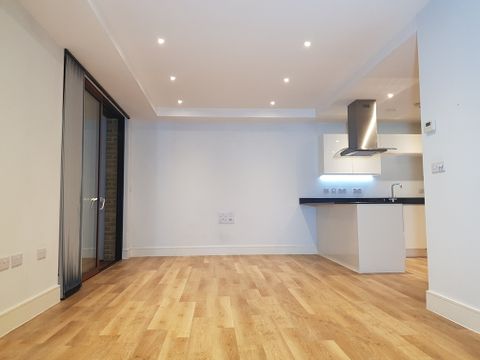 36 Knaresborough Drive SW18, Studio to rent