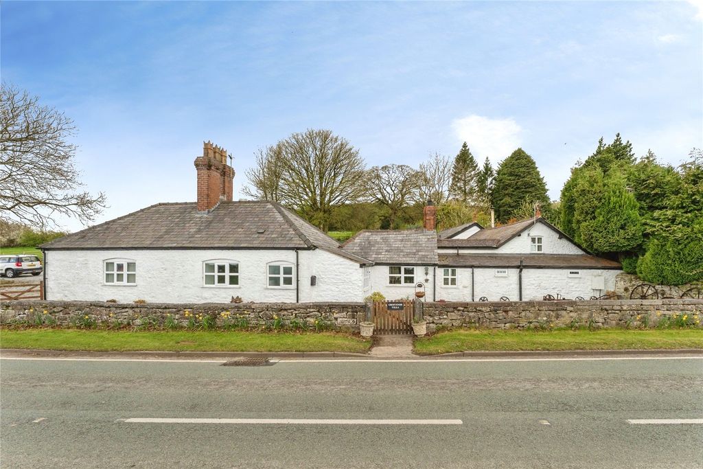 4 bed detached house for saleVillage Road, Mold, Clwyd CH7